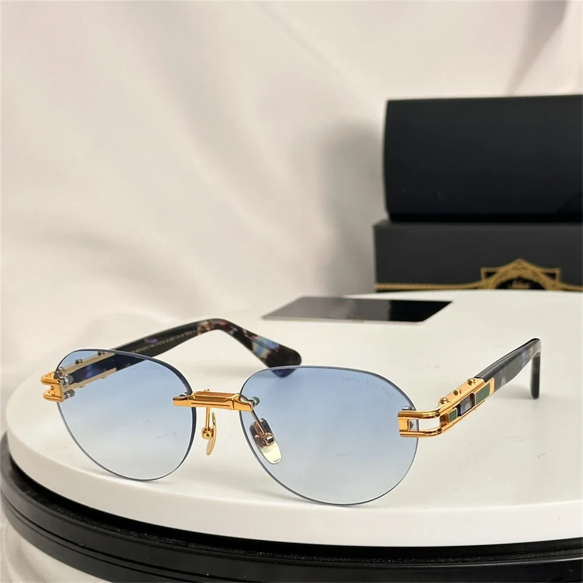 

Top Quality Luxury Mens And Womens Sunglasses New Fashion Design META-EVO TWO DTS152 Titanium Designer Eyeglasses UV400