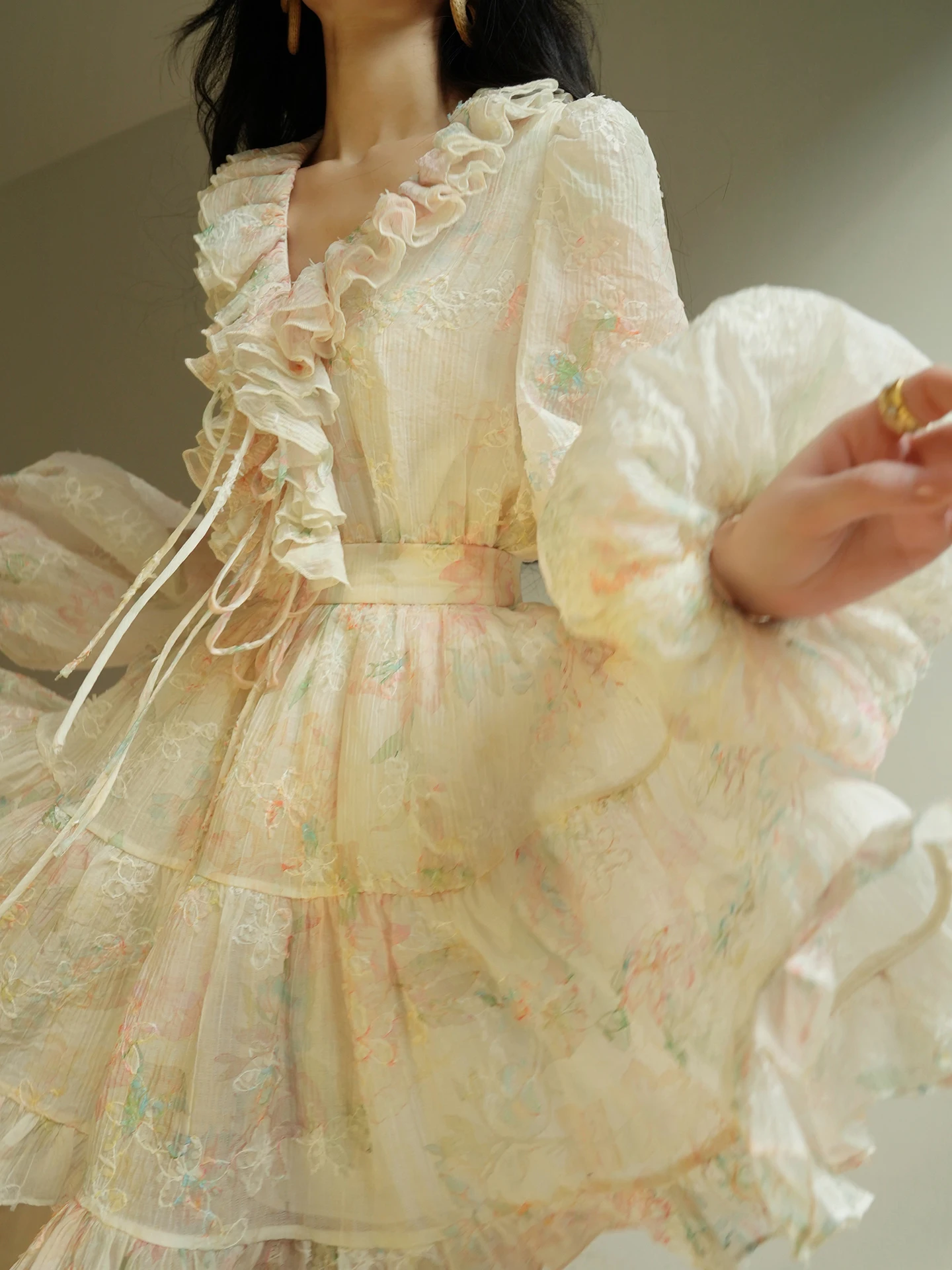 

Романтический комплект с кружевной отделкой: топ и короткая юбка для девочек, весенне-летний праздничный наряд, французский стиль, дышащая мягкая ткань из вискозы.