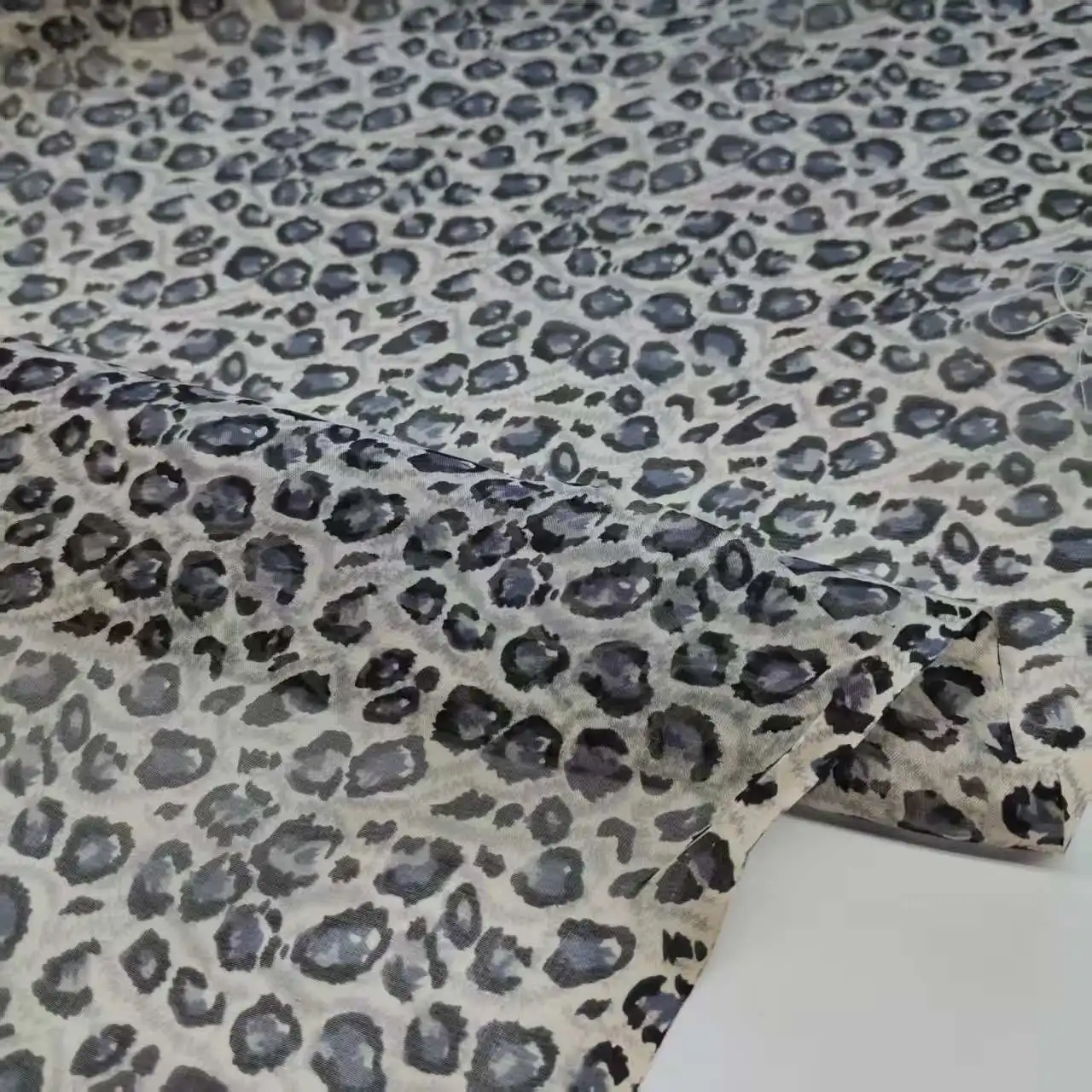Tissu fin en soie naturelle léopard 100% Soie pour robe, écharpe, matériel de couture DIY