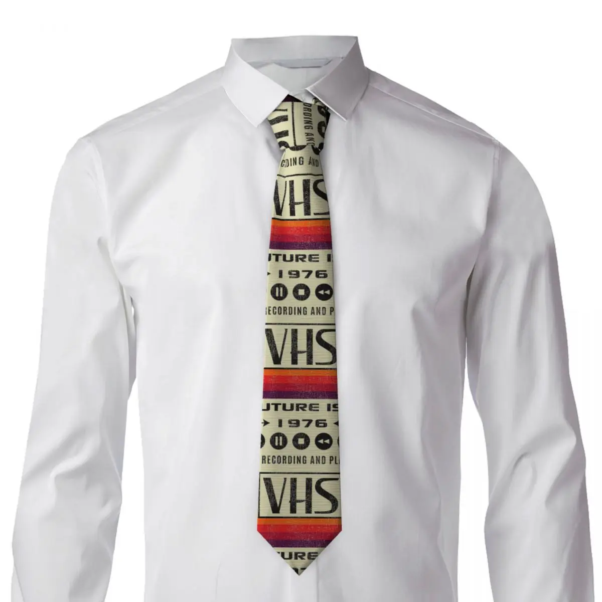 VHS Le futur est là 1976 Cravate usée pour hommes en soie et polyester 8 cm Accessoires de fête Cravate classique Gravatas