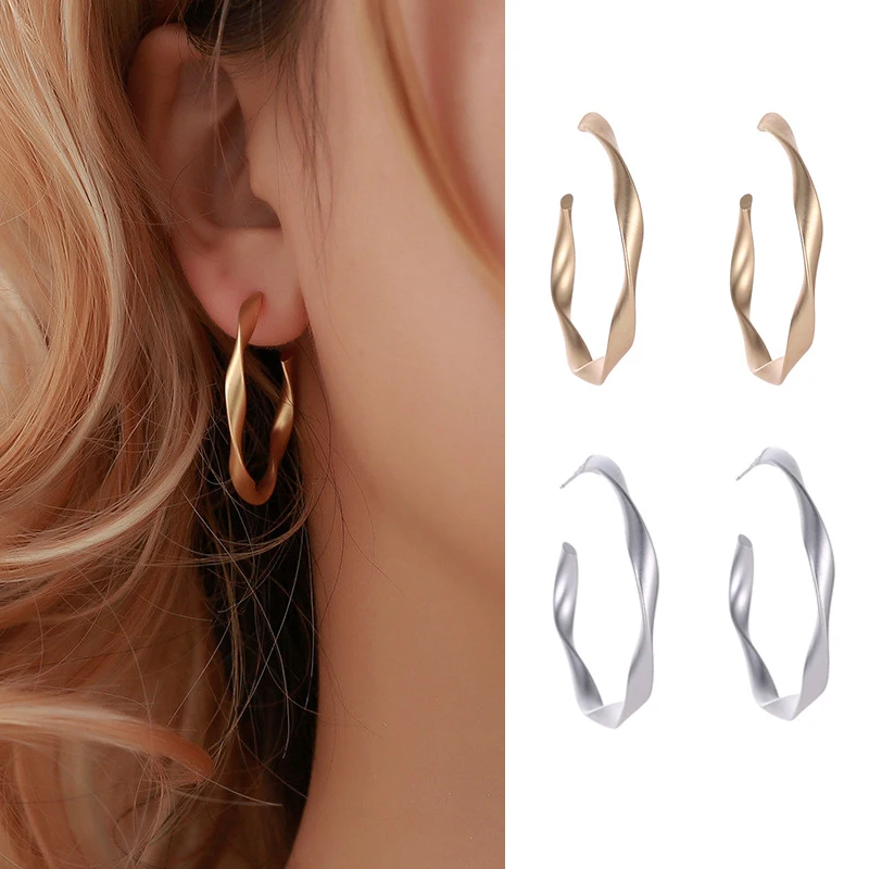 Classic Fashion Golden Twist Hoop Earrings for Women Vintage Irregular Round Ear Buckle Huggie Earring Circle Minimalist Jewelry