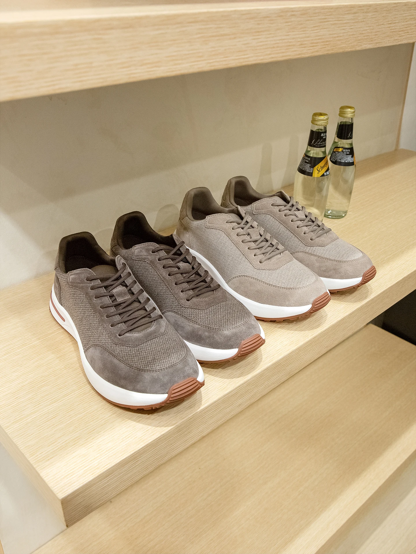 

Высококачественная мужская модная кожа Sports oes Трикотажная воловья кожа Замша Низкий верх с круглым носком на шнуровке Casual oes на осень