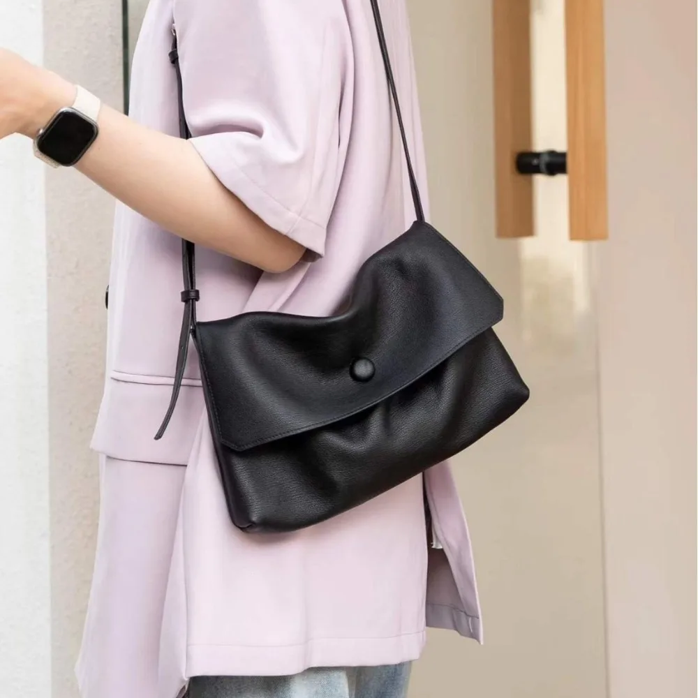 

Minimalist Mobile Phone Versatile Premium Small Square Cowhide Handbag Unique Elegant Textur Fashionable and Casual Daily