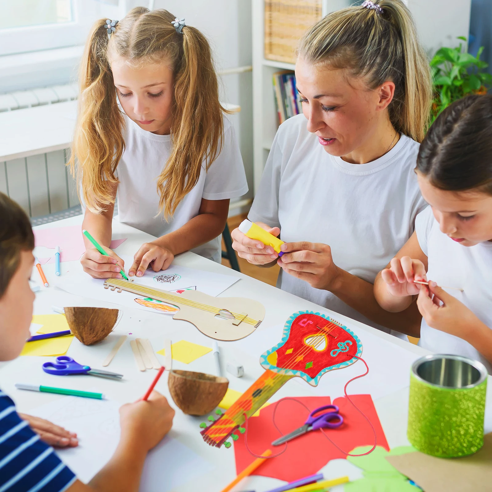 

4pcs Blank Wooden For Diy Painting Craft Beginner Sturdy Wood Craft Kids Wooden Handmade Diy Guitar Wood