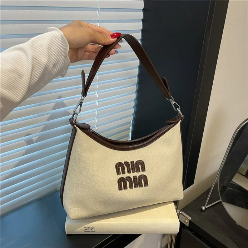 

Designer Stylish Tote Bag With Large Capacity For Women Leather Crossbody Handbag Luxury Elegant Minimalist Vintage Diaper Bag