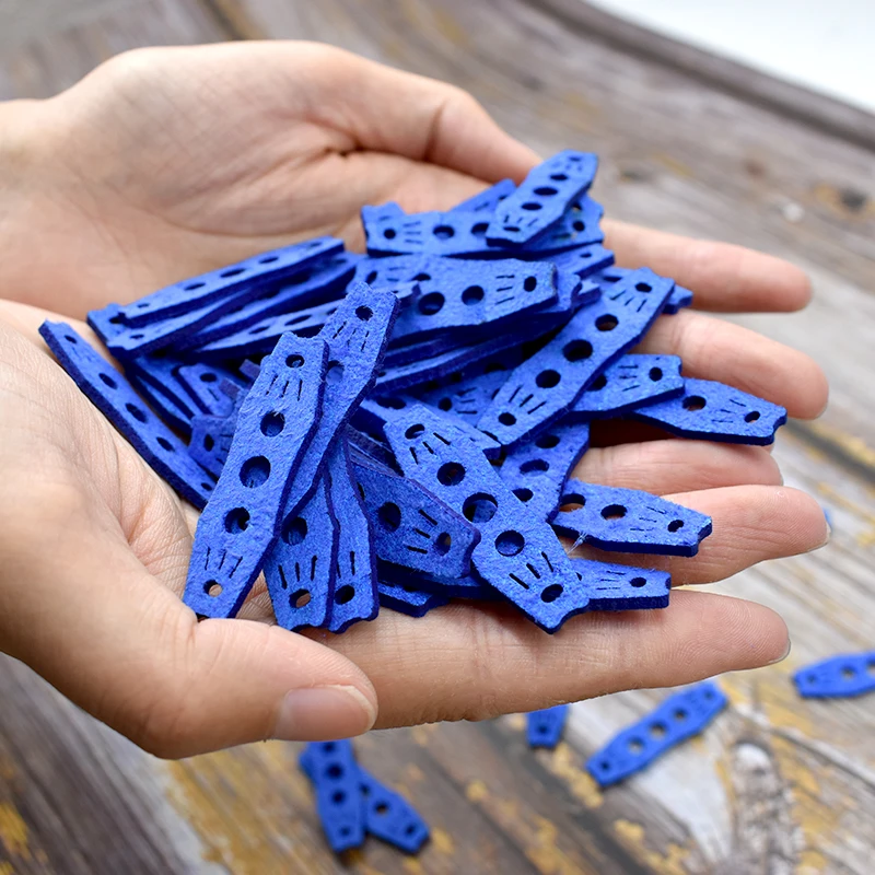 

50PCS Blue Slingshots Pouches Microfiber Leather Catapult Leather Pockets for Outdoor Hunting Catapults with Center Hole