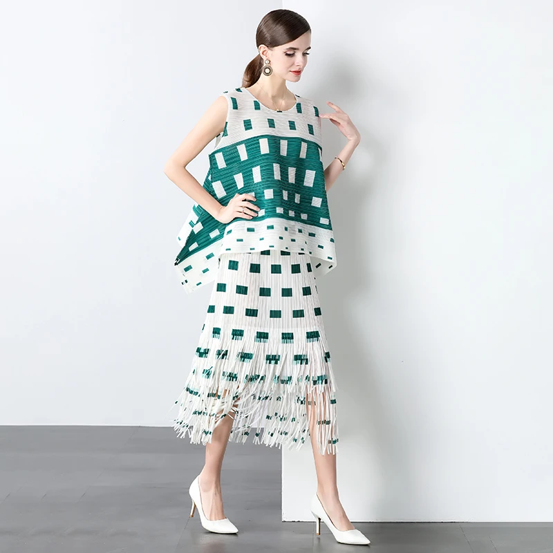 2025 Summer New Pleated Print Set with Loose Sleeveless T Shirt and Double Layer Fringe Skirt