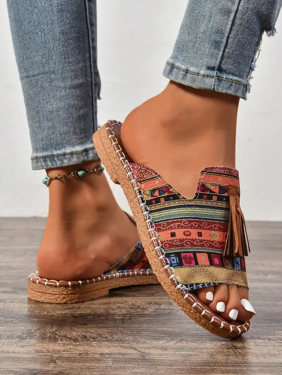 Sandalias planas bohemias con flecos para mujer, para playa, resort o uso casual.