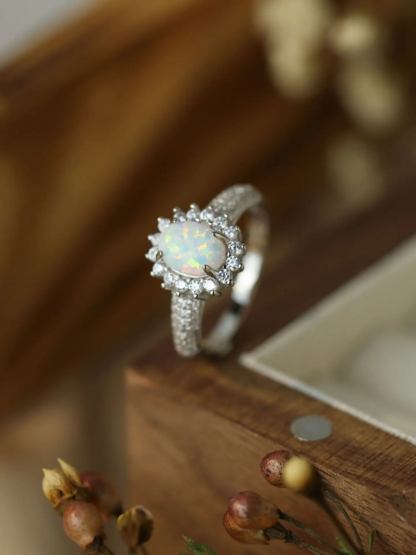 

2024 Fashionable European and American New Simple Sunflower Egg Face Aubao Women's Ring Set with Zircon s925 Silver Ring