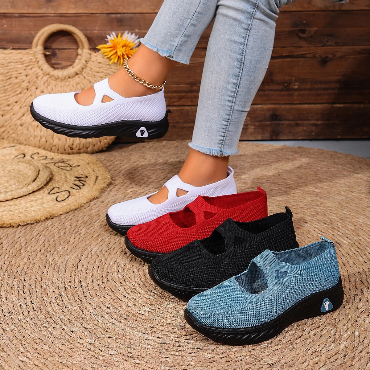 Breathable, lightweight outdoor walking flats—comfortable athletic shoes for summer daily activities and outdoor adventures.