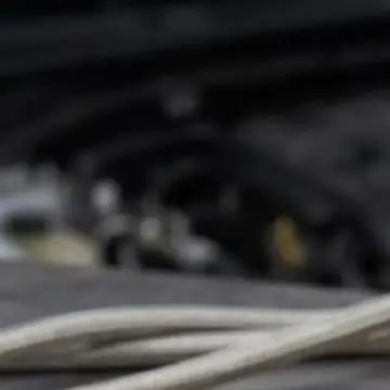 R134A Air Conditioning Charging Hose with 12 Inch Connector Valve and Precision Pressure Gauge for System Checks