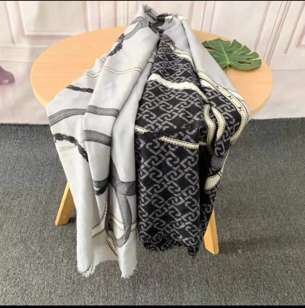A new Italian printed, fashionable, exquisite and warm long women's shawl and scarf for foreign trade
