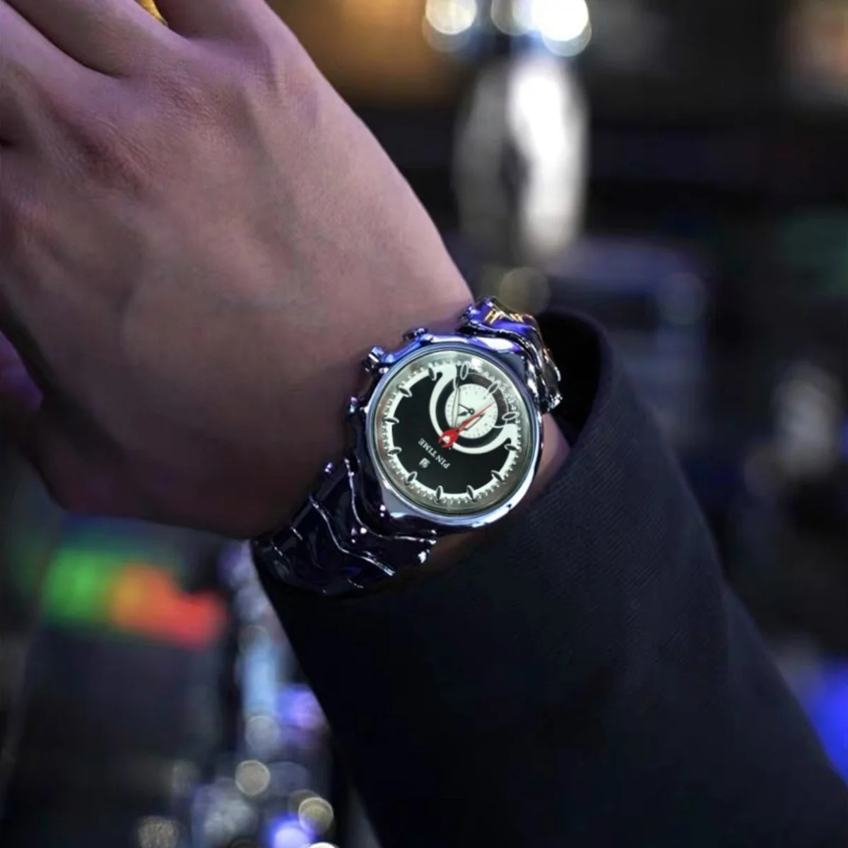 A Two Tone Dial Men's Watch with a Y2K Unique Design Retro and High-End Alloy Strap, a Fashionable Watch Male Clock view 4