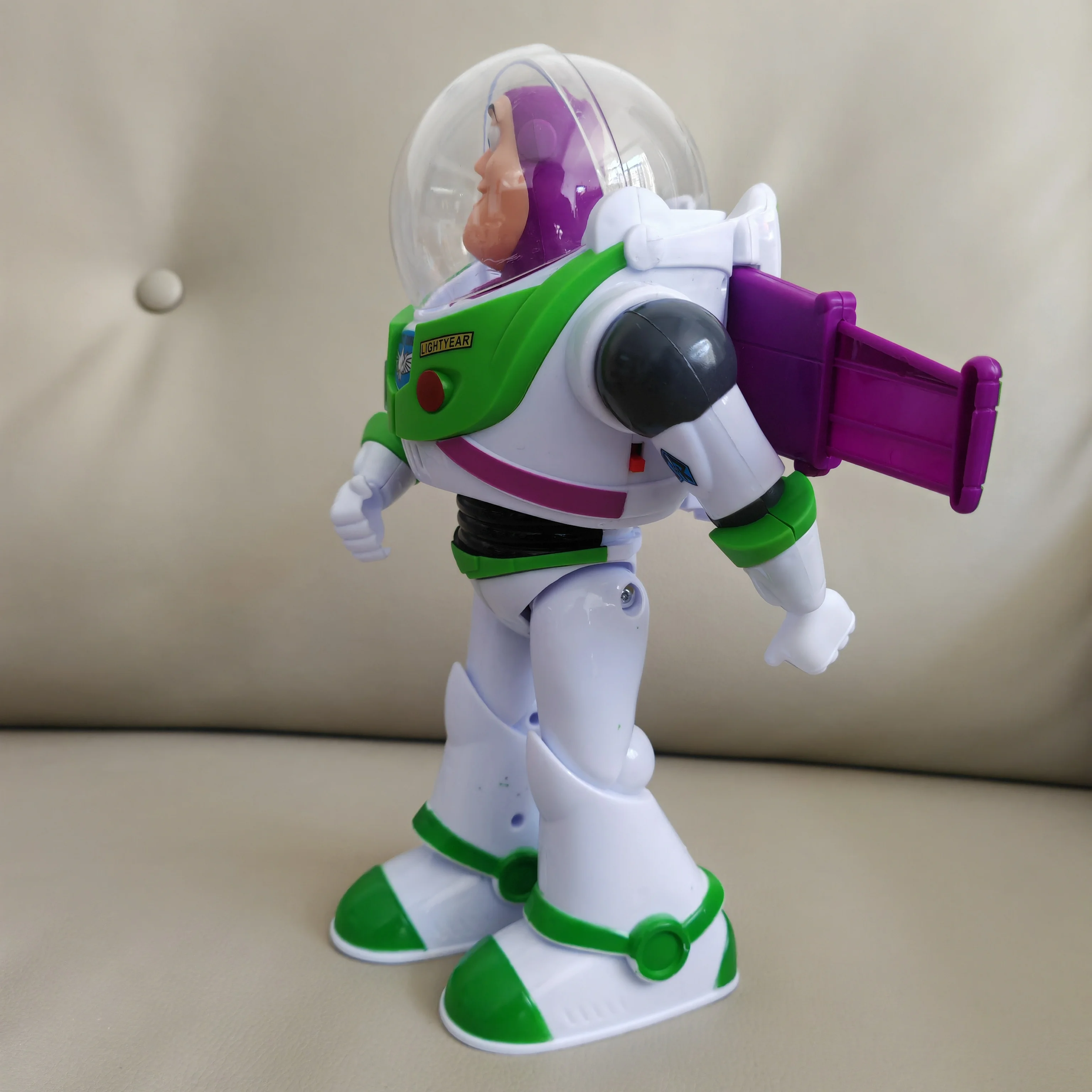 Elektrische Laufende Weltraum-Roboterpuppe mit Beweglichen Gelenken, Kreatives Geburtstagsgeschenk, Dekoratives Spielzeug für Kinder und Jungen – Detail 9