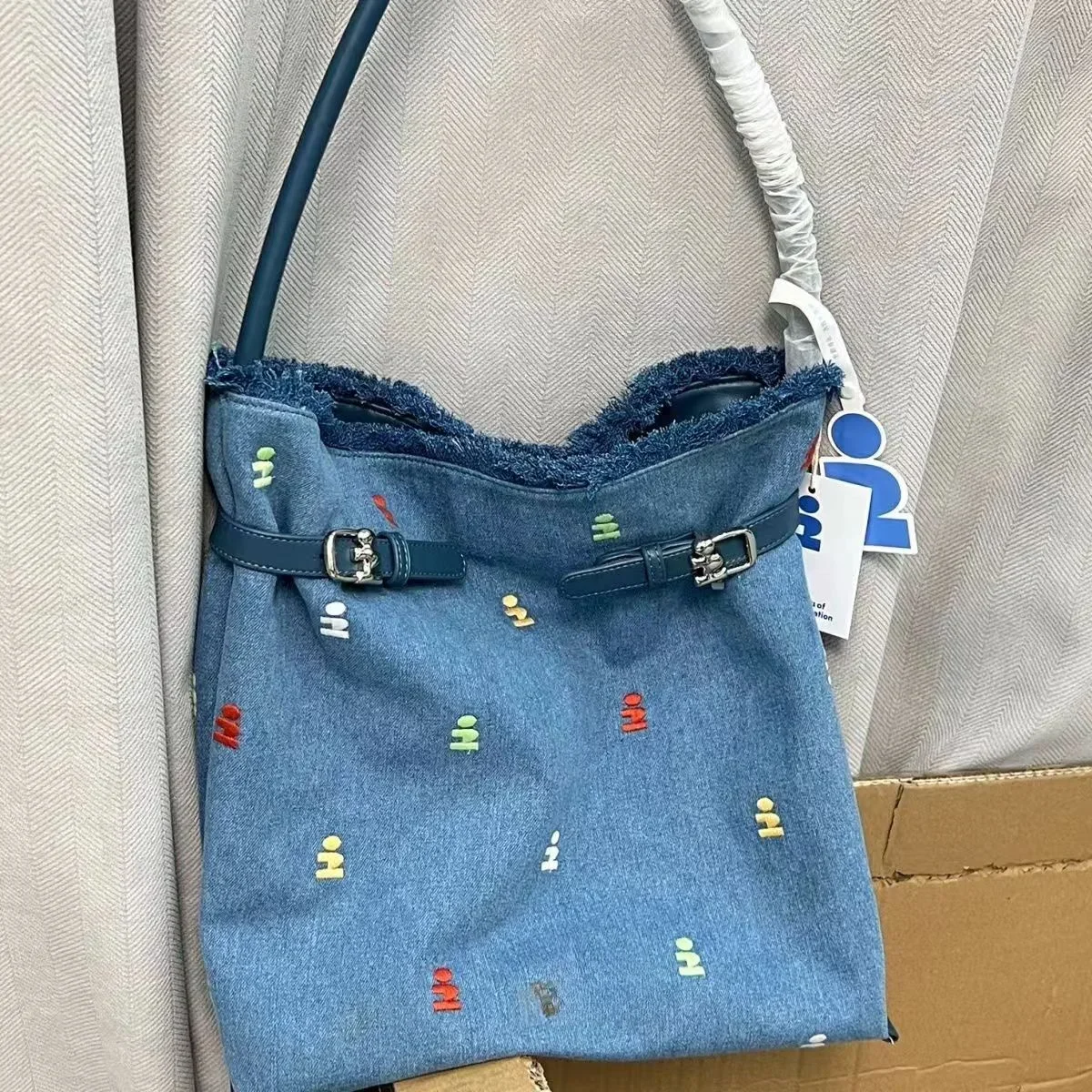 

Commuter Large Capacity Canvas Embroidery Shoulder Oblique Span Bag Handbag