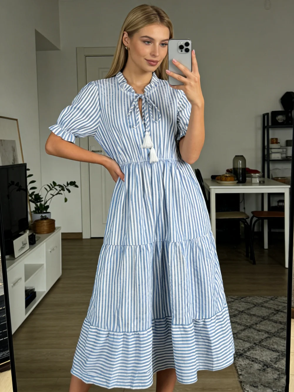 Damen Schickes Quasten-Schnürkleid mit Streifen, Elegantes Sommerkleid mit V-Ausschnitt, Puffärmeln und Rüschen, Midi-Kleid 2026, Festliches Damenkleid