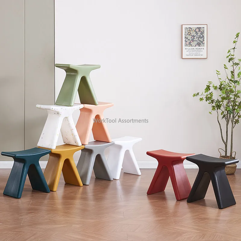 One‑Piece Plastic Saddle Low Stool Curved‑Seat Shoe‑Changing Bench for Home Kids