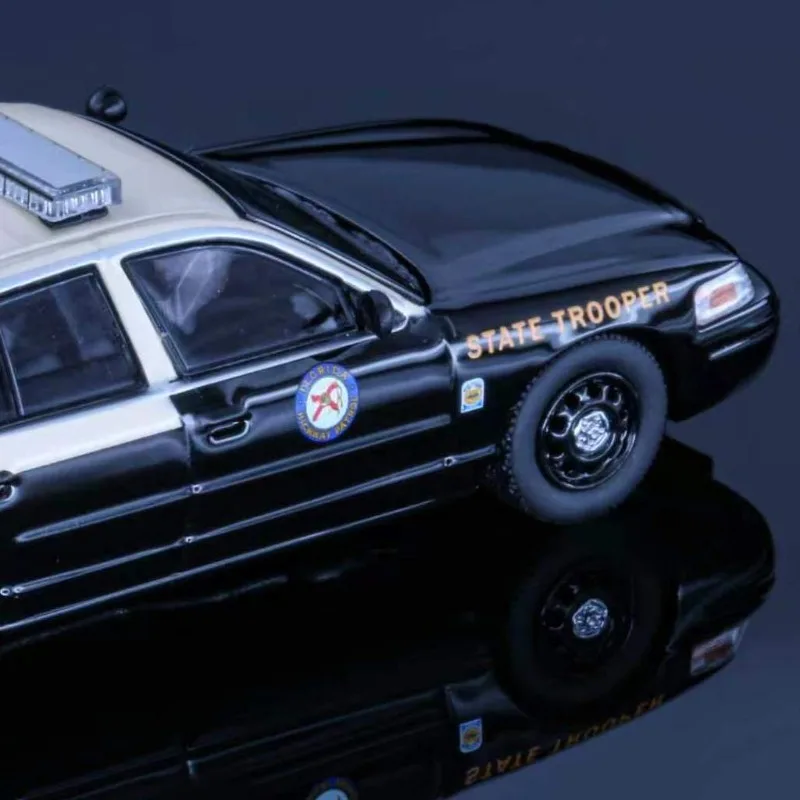 In stock 1:64 CV Florida State Police FHP alloy imitation vehicle model, boy toy gift, room collection statue