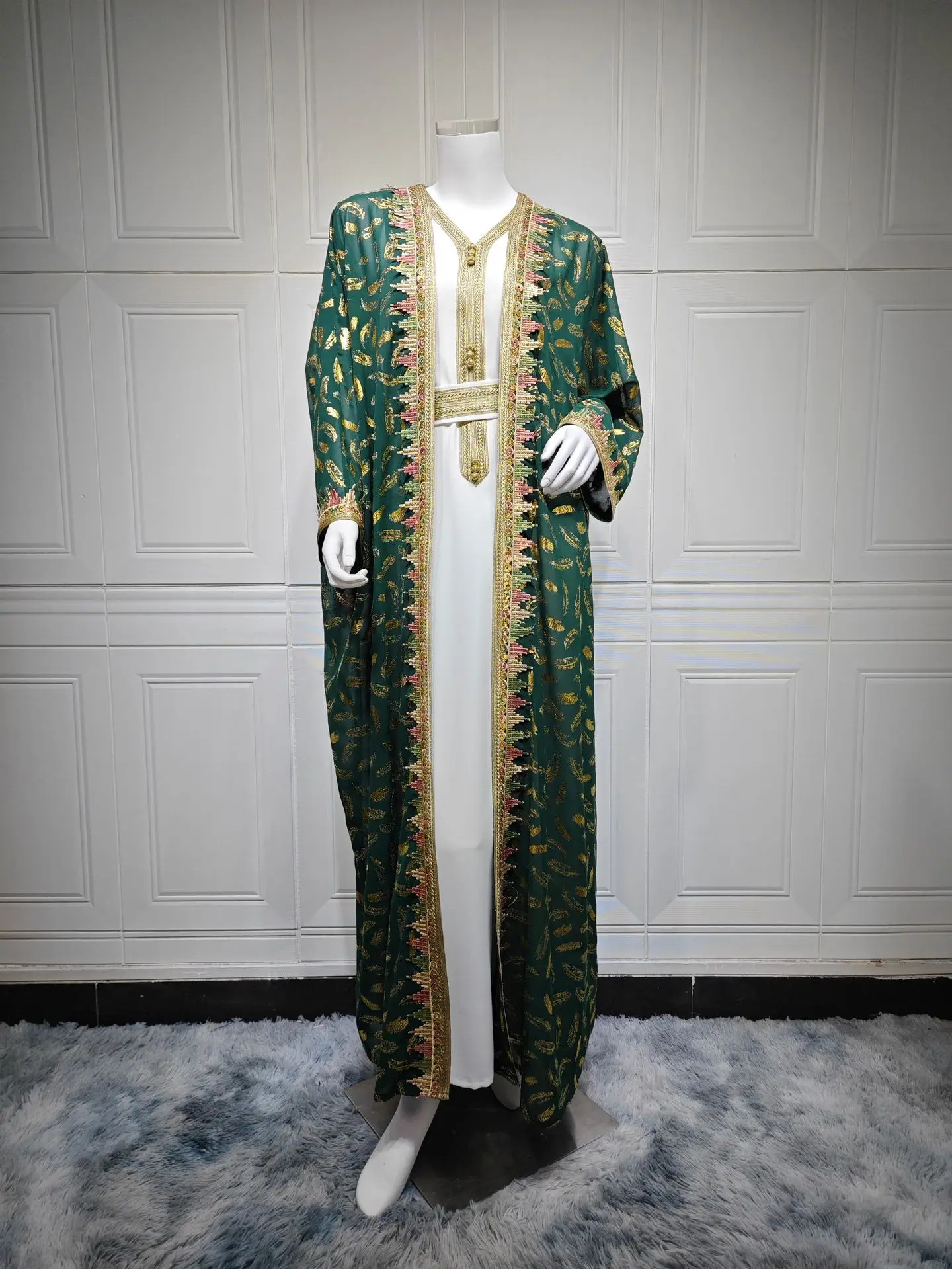 2026 A three-piece set of Dubai women's wear, including a cardigan-style abaya, a casual chiffon piece with hot-fixed diamonds.