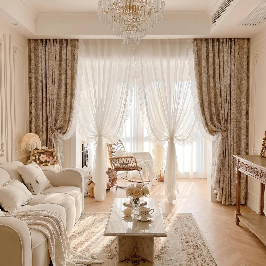 Französischer Morris-Vorhang in Milchtee-Farbe mit Blumenmuster für Wohnzimmer, Schlafzimmer, Erkerfenster, Balkon, Retro-Stil, dicker Chenille-Vorhang, Schattierungsstoff + weißer Sand
