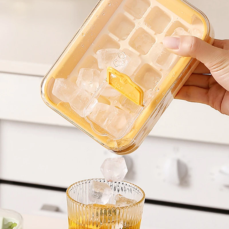 Molde de gelo plástico de 15 grades para bebidas de verão, molde de gelo reutilizável de congelamento rápido com tampa, perfeito para coquetéis, festa de resfriamento de bebidas