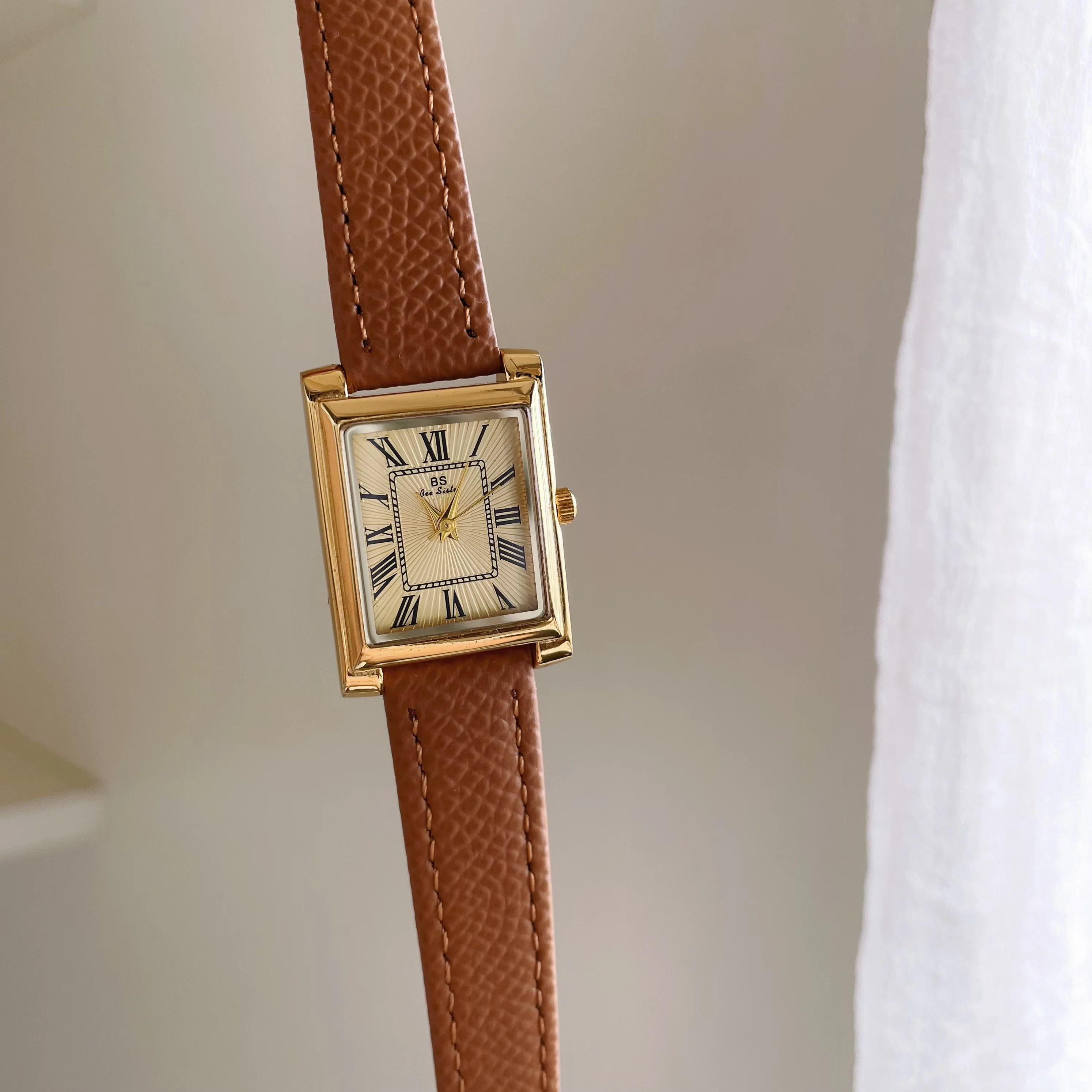 Relojes clásicos retro para mujer con una simple correa de cuero genuino, esfera cuadrada, movimiento de cuarzo, adecuados para el vestido del lugar de trabajo.