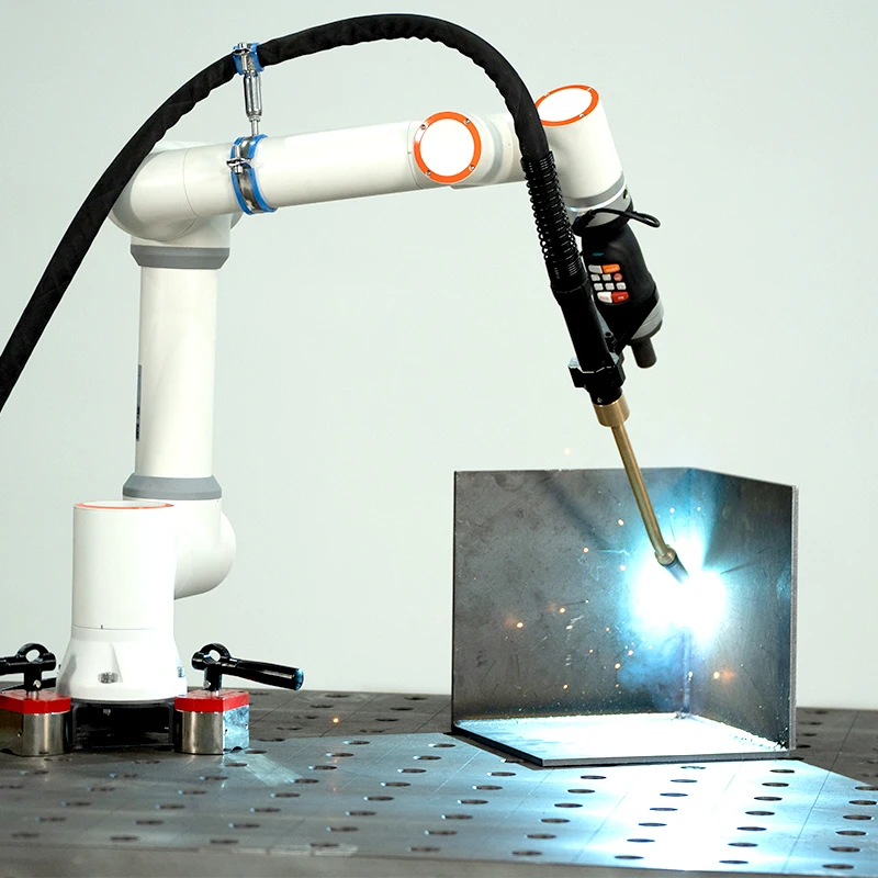 Collaborative Arc Welding Robot for Tank and Pipe Production | Precise Motion Reduces Rework