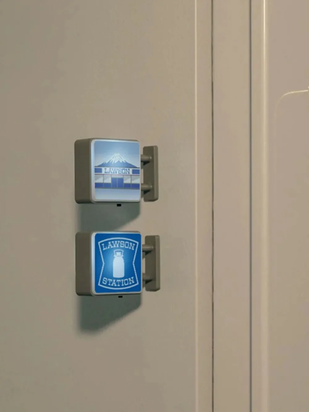Magnetische Leuchtbox Kühlschrankmagnet Kreative Anzeigetafel Mini-Spielzeug-Ornament Lawson Family Schild Werbetafel – Detail 2