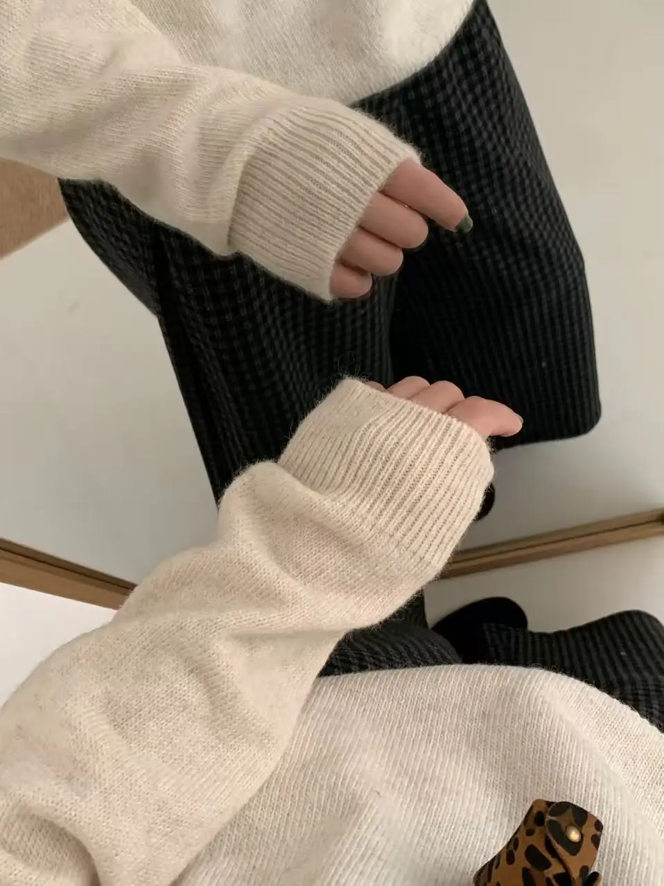 

Faionable Simple Color Bear Fur Long Sve Knitted Sweater Women's Spring New All-Match Overhead round Ne Top