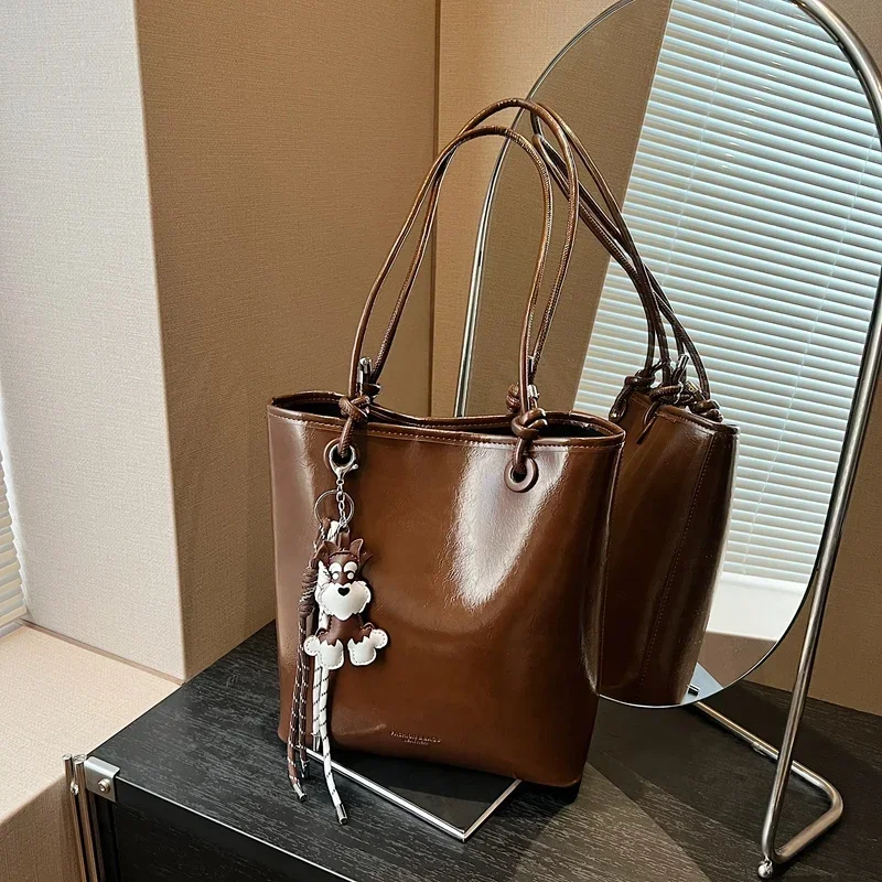 

PU Zipper 2024 New Western Style Shoulder Bag Solid Color Simple Fashion Tote Bag Soft Versatile Commuter Designer Handbag