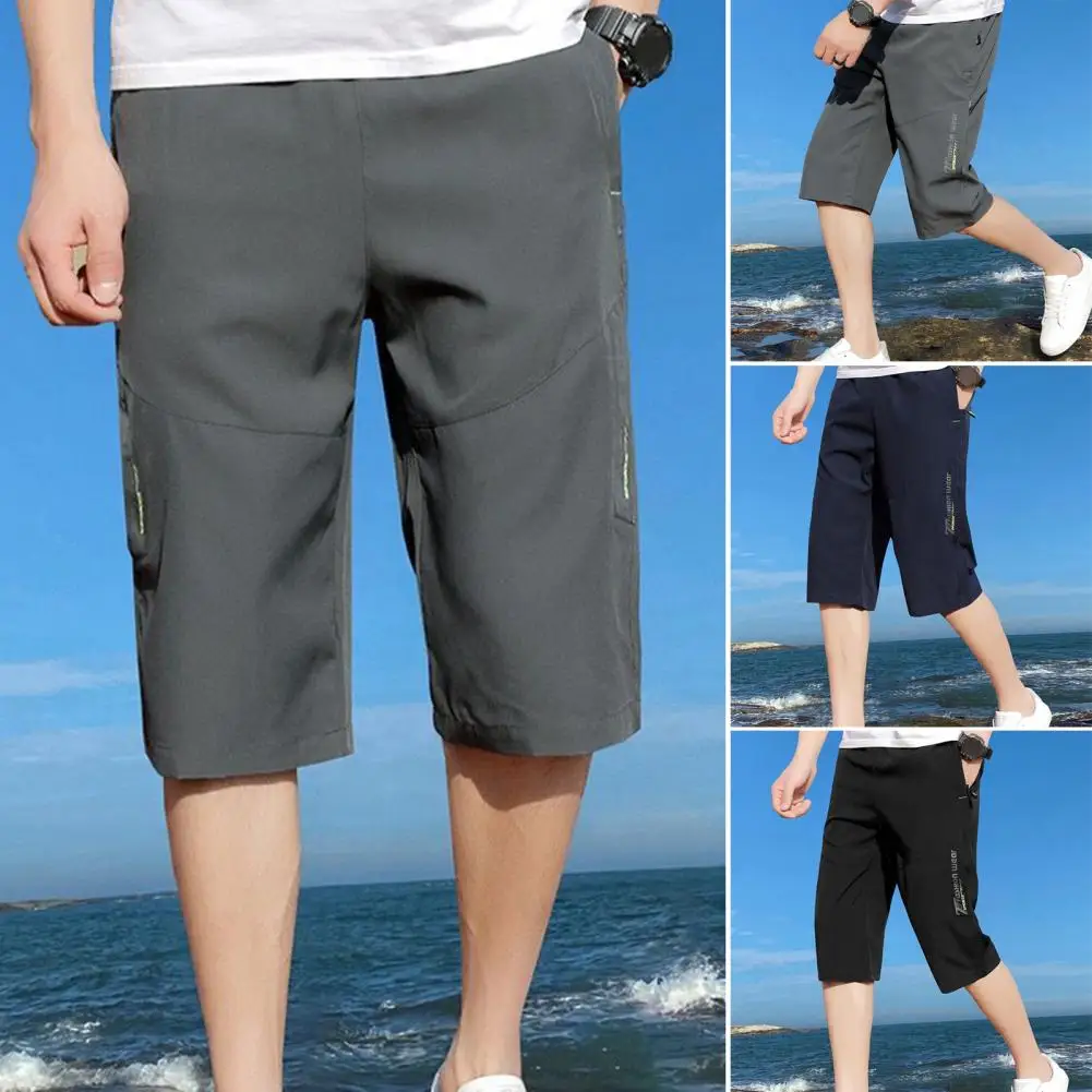 Cintura elástica masculina cortada calça com bolsos de zíper, cor sólida, macia, respirável, comprimento de meio de panturrilha, confortável