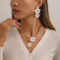 3pcs/set Elegant Flower Pendant Necklace and Earrings Jewelry Sets for Women Necklace Earring Suitable for Holiday Wedding