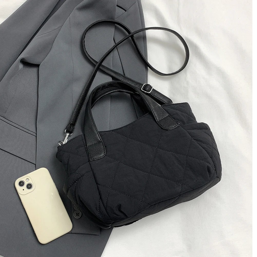 Gesteppte Nylon-Einkaufstasche für Damen, verstellbarer Riemen, gepolsterte Umhängetasche mit Seitentaschen, stilvolle Umhängetasche, einfache Umhängetasche