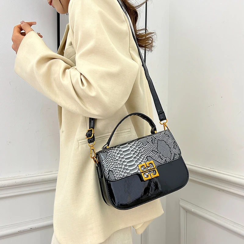 

Trendy Ladies Tote Bag Bold Print Fashion Statement Suitable for Weekend Trips Shopping Daily Use