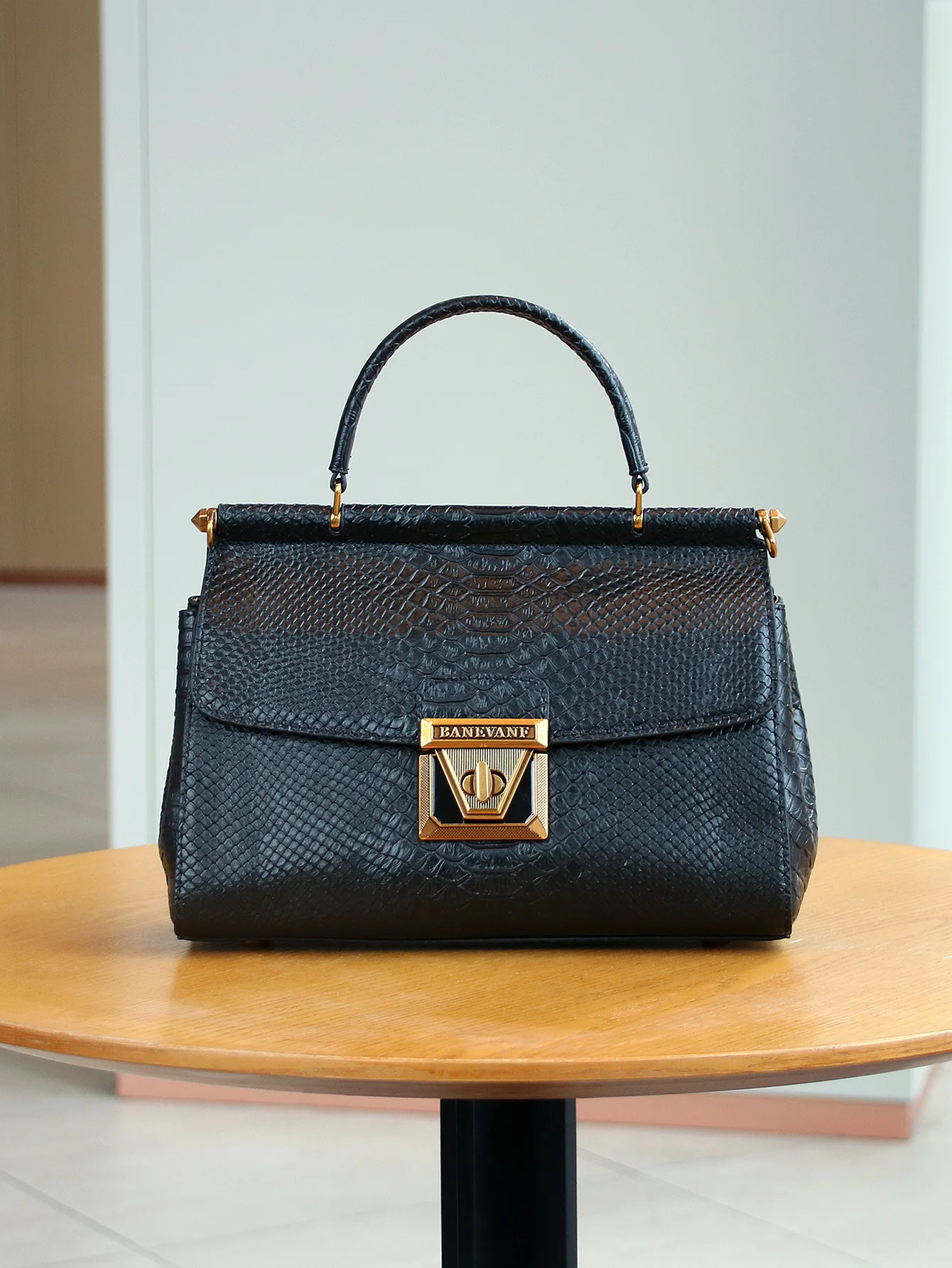 KB Fashion Damenhandtasche Neu 2026 Luxuriöse Premium-Schlangenleder-Optik mit Schwermetallverschluss Einzelne Schultertasche Doppelseitige Tasche – Detail 1