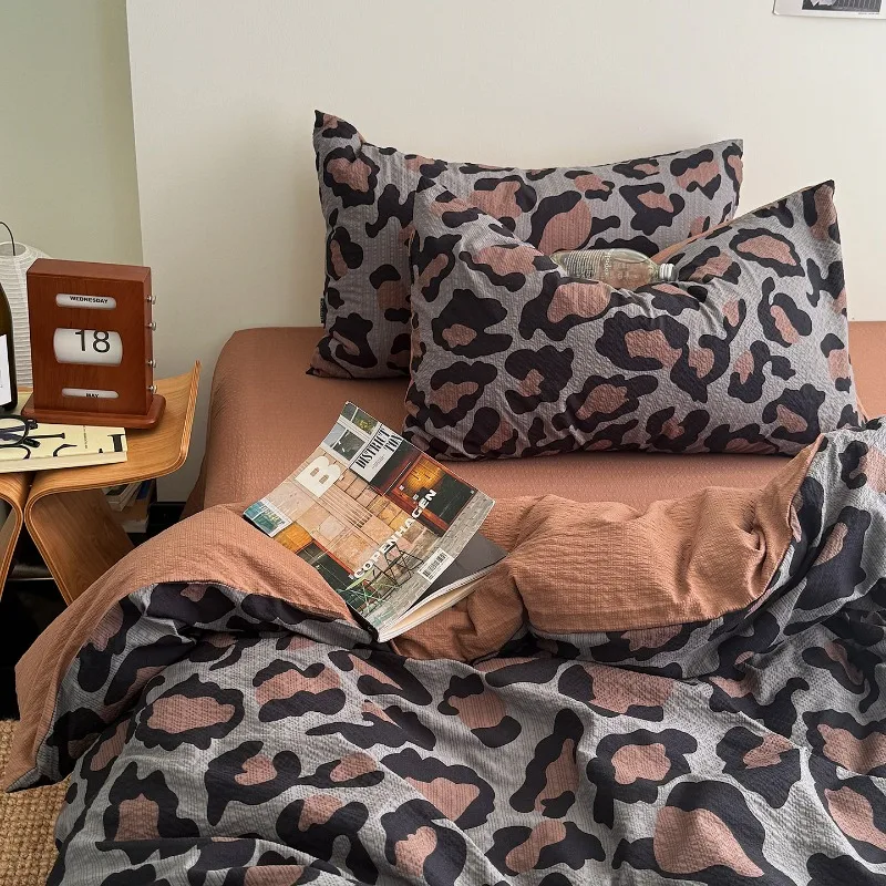 Nordic Minimalist Bedroom Four Piece Bed Set with Sheets Pillowcases Quilt Covercovers Suitable for Home Use 4