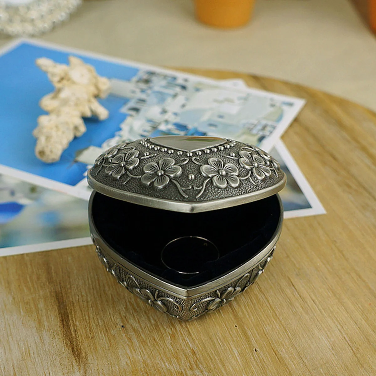 

Princess Jewelry Box Flower Carved Metal Organizer Elegance Security Vintage Storage Travel Home Jewelry