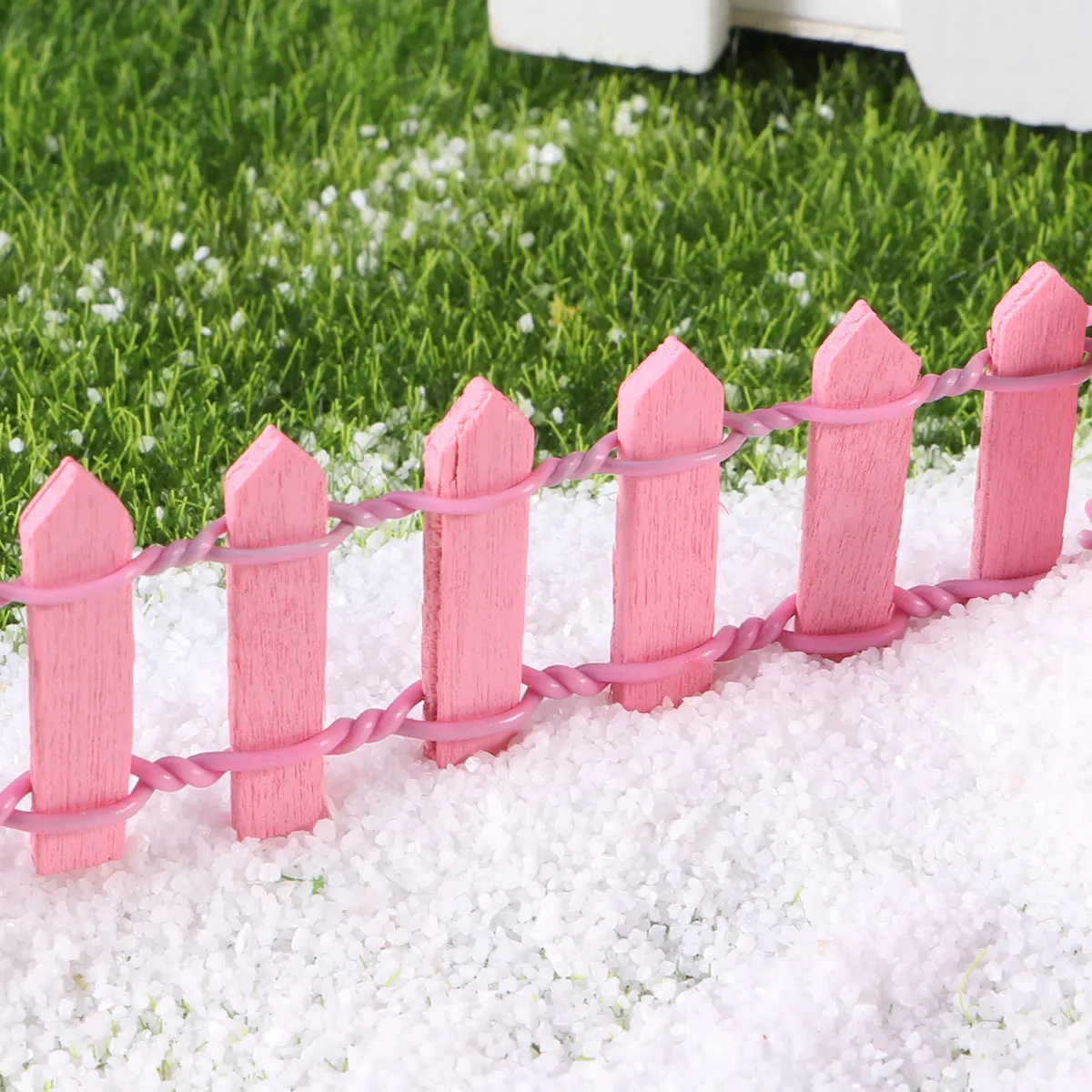10Pcs Realistic Wood Mini Fence Flexible Border Pieces for Micro Landscape DIY Christmas Tree Decoration Picket Fence Garden