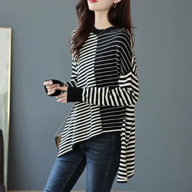 2023 Spring and Autumn Fashion Western Round Neck Stripe Contrast Shoulder Sleeves Loose Leisure Oversized Design Hem T-shirt