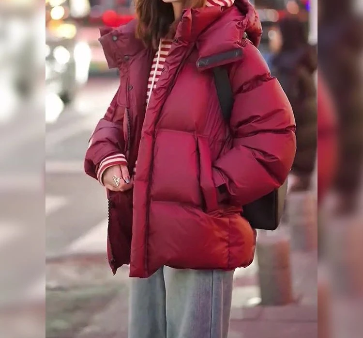 Rote, mit Baumwolle gepolsterte Damen-Winterjacke 2025, neue modische Brotjacke