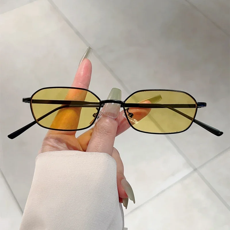 GM LUMIAS Vintage Rectangle Sunglasses Stylish Metal Rim Retro Shades Women Trendy Fashion Brand Design Decorative Sun Glasses