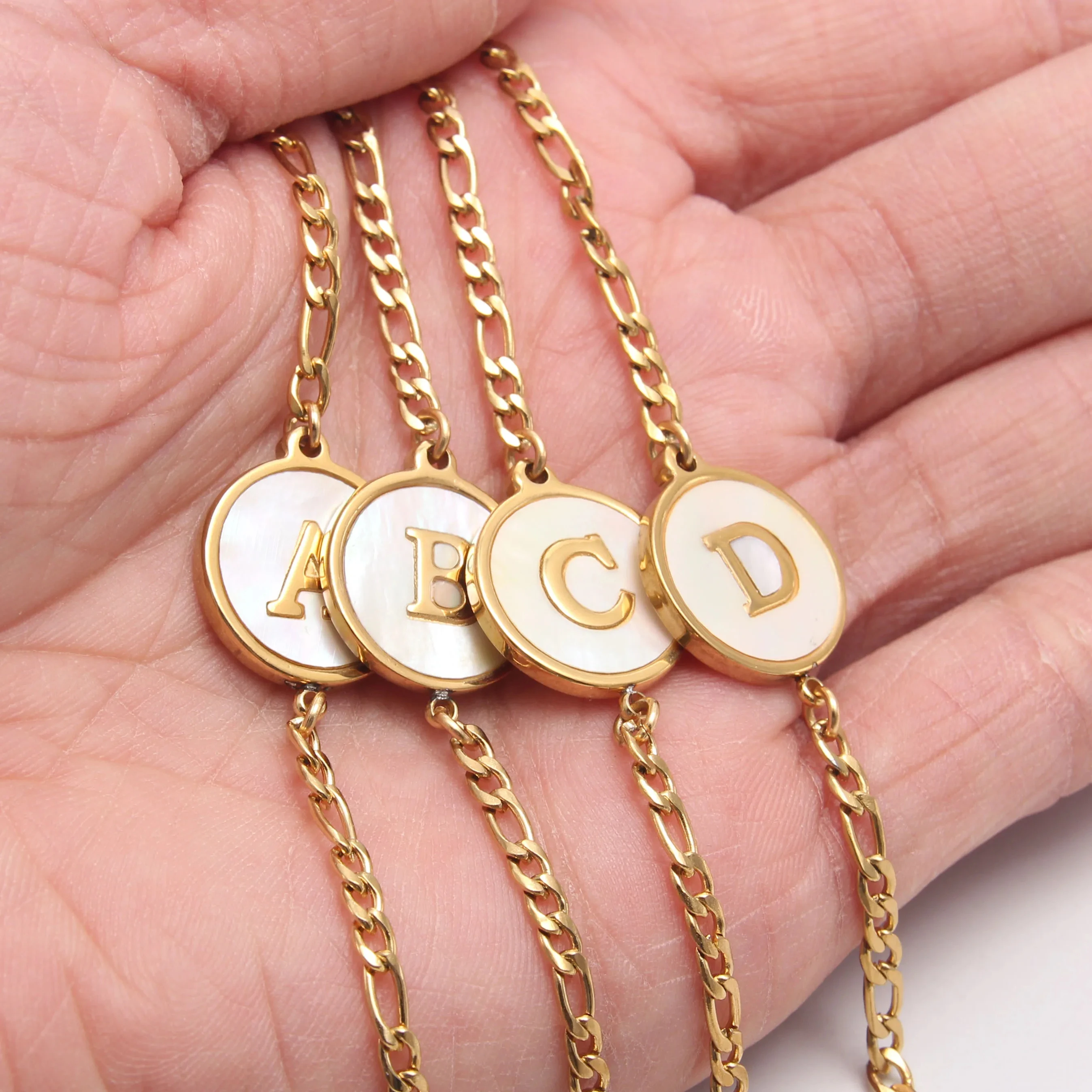 Stainless Steel Shell Initial Letter Bracelet for Women Men Round A-Z Alphabet Bracelets Chain Adjustable Jewelry Waterproof