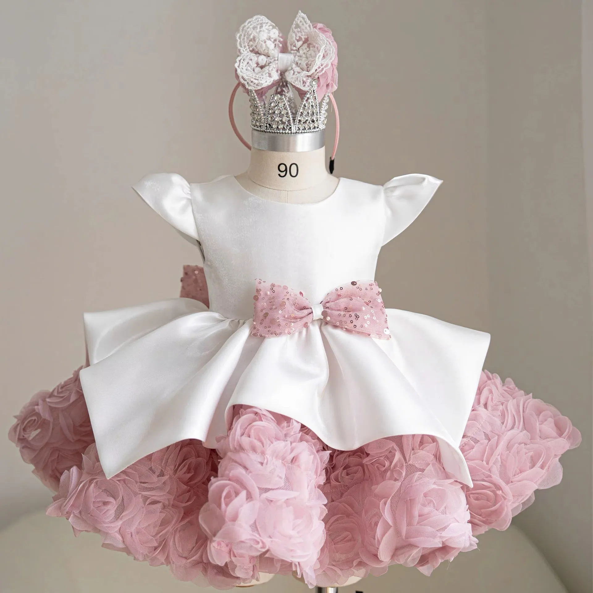 robe-de-princesse-en-satin-pour-bebe-et-enfant-ornee-de-fleurs-et-de-perles-robe-de-demoiselle-d'honneur-robe-de-premiere-communion-robe-de-bal-robe-de-fete-de-mariage-robe-d'anniversaire