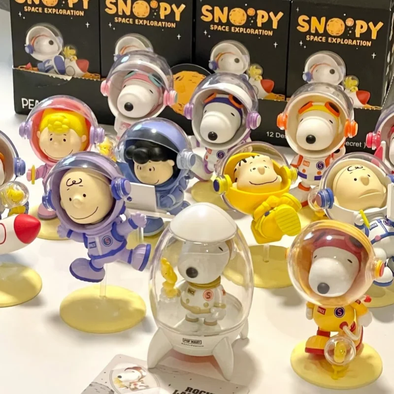 Image of POP MART Snoopy Space Series Blind Box Original Spielzeug Überraschungstasche Mystery Box Puppe Anime Figur Ornament