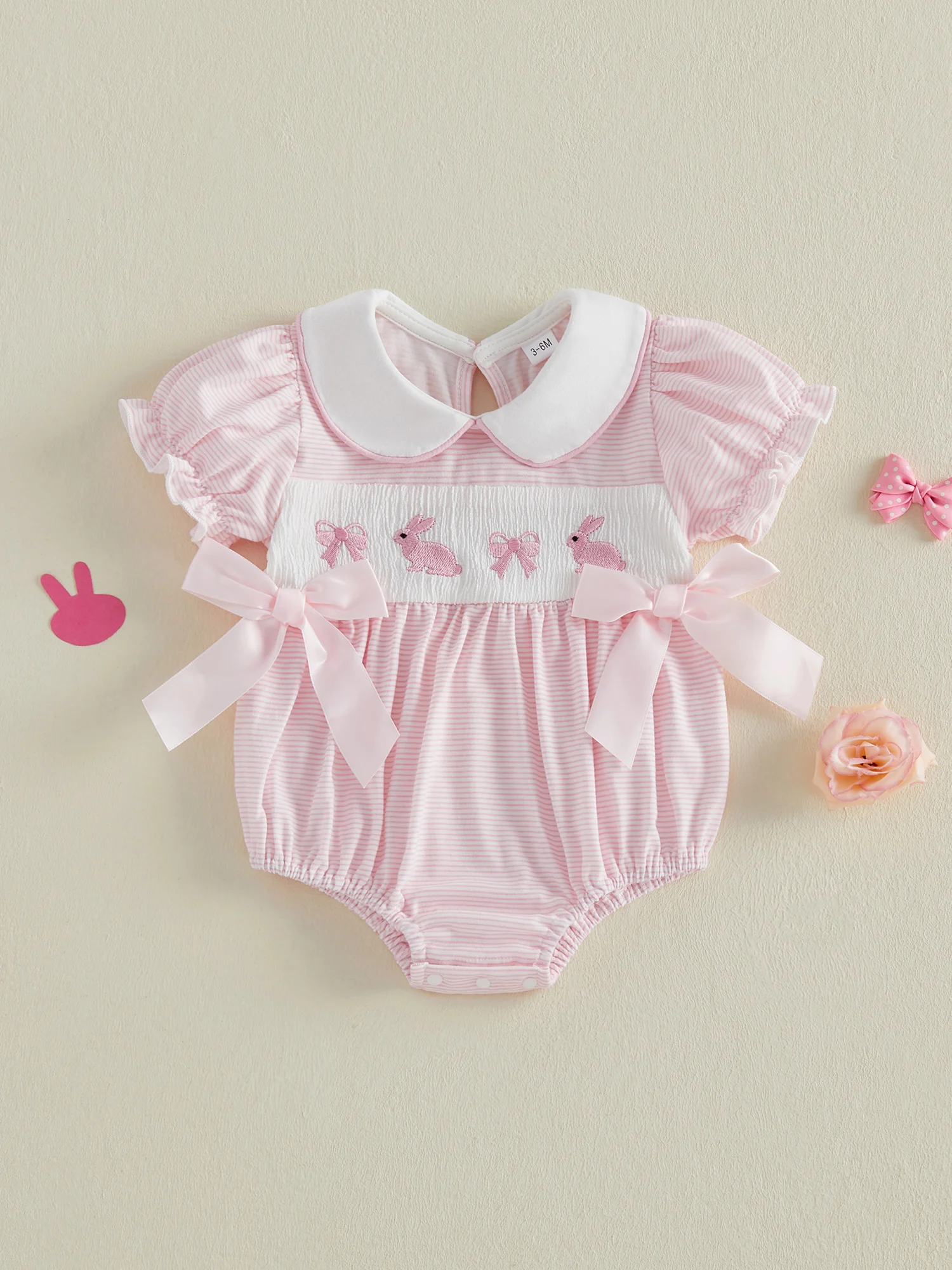 Adorabile pagliaccetto pasquale per neonata con colletto per bambola con ricamo a forma di coniglietto dal design a righe e maniche corte - Tuta perfetta per