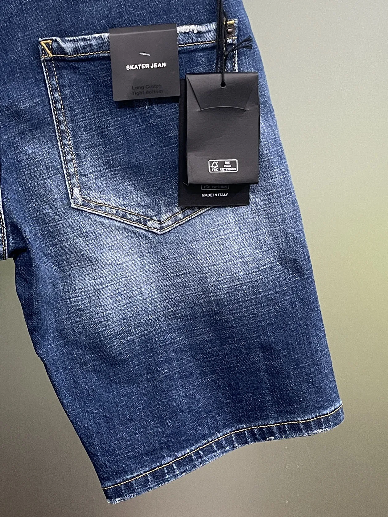 Lente en zomer 2025, nieuwe D2-jeans, trendy herengewassen slijppatchverf, slim-fit micro-elastische denim shorts, heren