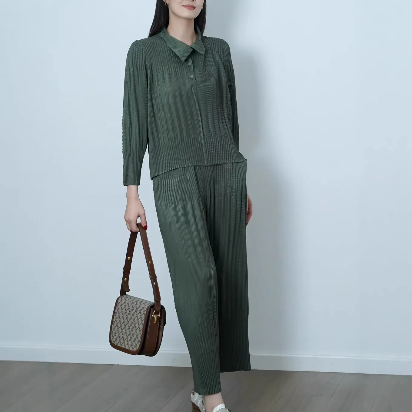 

Miyake Folds 2026 New Fashion Suit Women Two-piece Casual Long-sleeved Fashion POLO Shirt Harlan Pants Wear A Whole Set Of