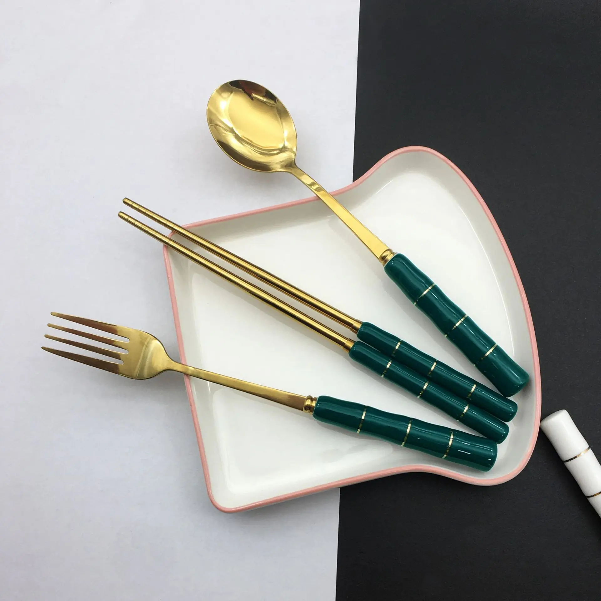 : Набор посуды из нержавеющей стали