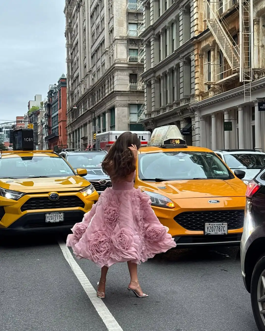 Ofherown فساتين وصيفة الشرف الجديدة المخصصة ثلاثية الأبعاد الكشكشة الزهرية الشاي طول فساتين وصيفة الشرف فساتين حفلات الزفاف للضيوف للنساء