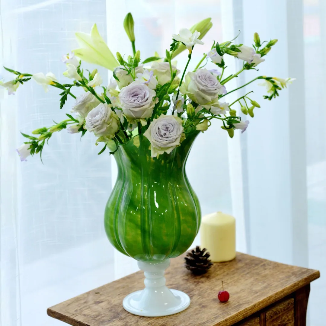 Cabbage-Shaped Parrot Green White Porcelain Base Storm Lantern Handmade Glass Vase Water-Nourishing Flower Decoration